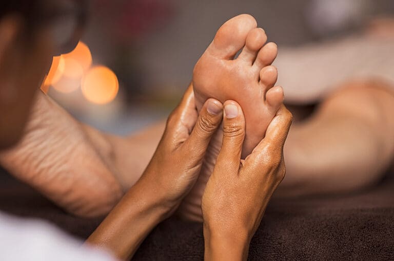 Reflexology foot massage to support blood circulation in people with diabetes