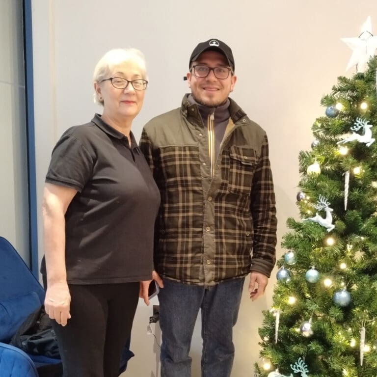 Camilo MenjuraAward winning guitarist and singer.